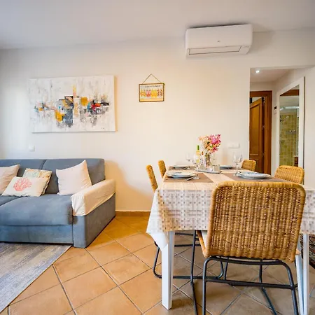 Port Townhouse W/ Jacuzzi ماربيا