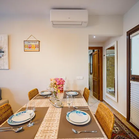 Port Townhouse W/ Jacuzzi بيت للعطل ماربيا