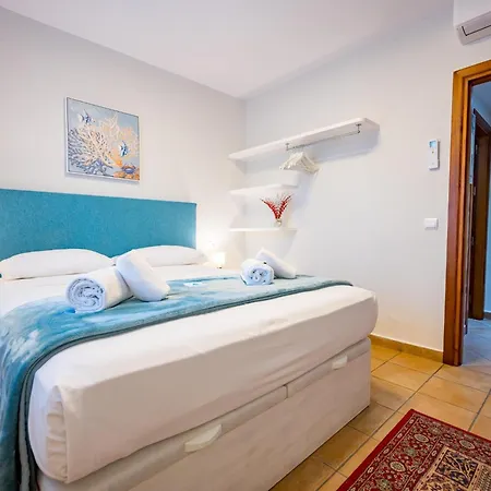 Port Townhouse W/ Jacuzzi * ماربيا