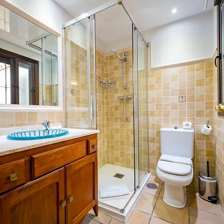 Port Townhouse W/ Jacuzzi