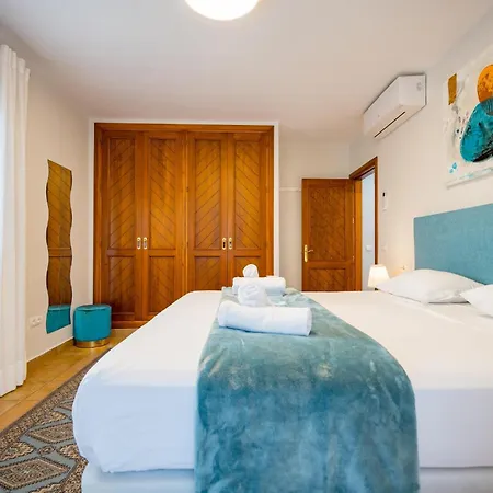 Port Townhouse W/ Jacuzzi بيت للعطل *