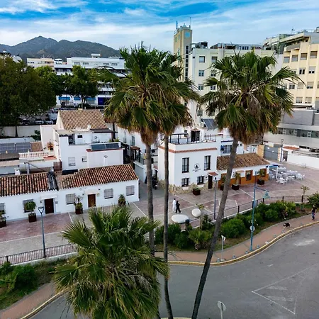 Port Townhouse W/ Jacuzzi ماربيا