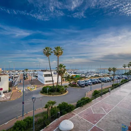 Port Townhouse W/ Jacuzzi بيت للعطل ماربيا