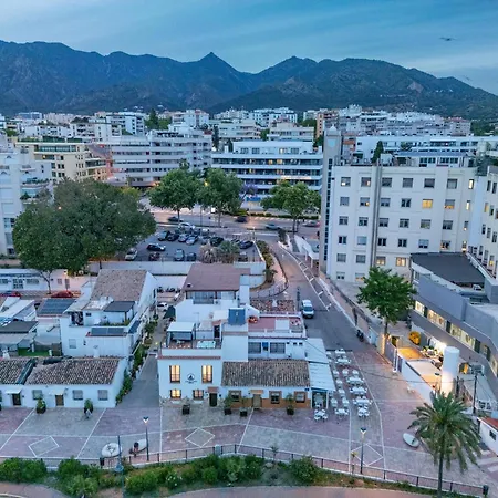 Port Townhouse W/ Jacuzzi بيت للعطل ماربيا