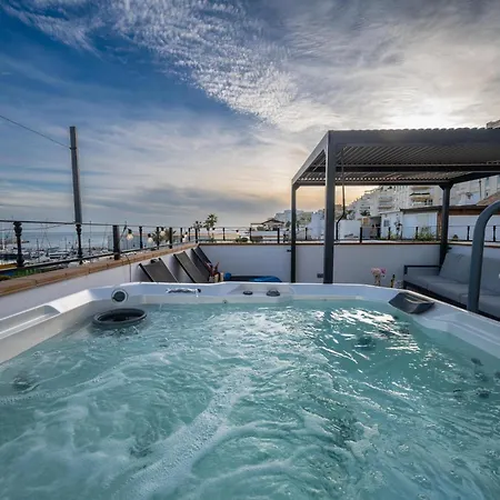 Port Townhouse W/ Jacuzzi ماربيا